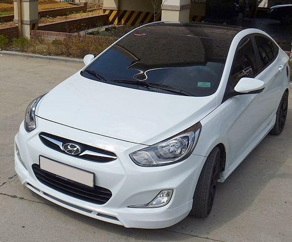 Накладка (юбка) переднего бампера var №2 для Hyundai Solaris (2010-2013)